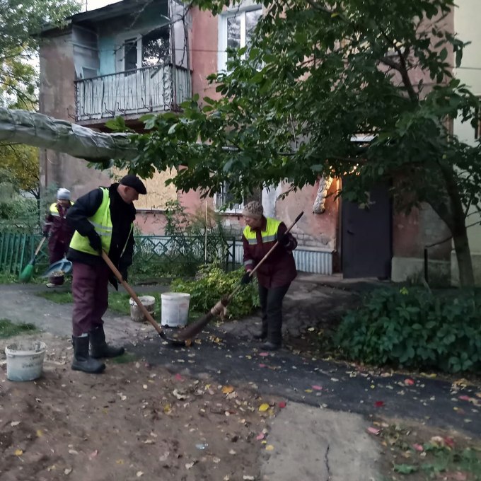 У Харкові комунальники ліквідовують наслідки дронової атаки 12 жовтня